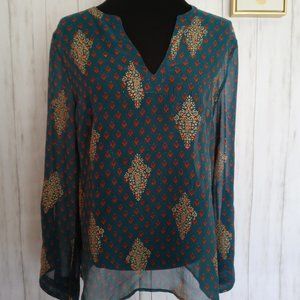 Zero Zero Blouse long sleeves color green with gold Medium long sleeve V neck